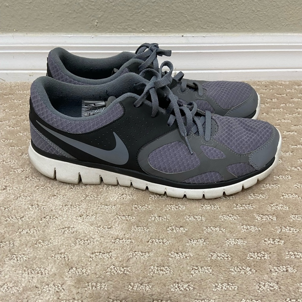 Excellent condition Nike sneakers mens size 10.5